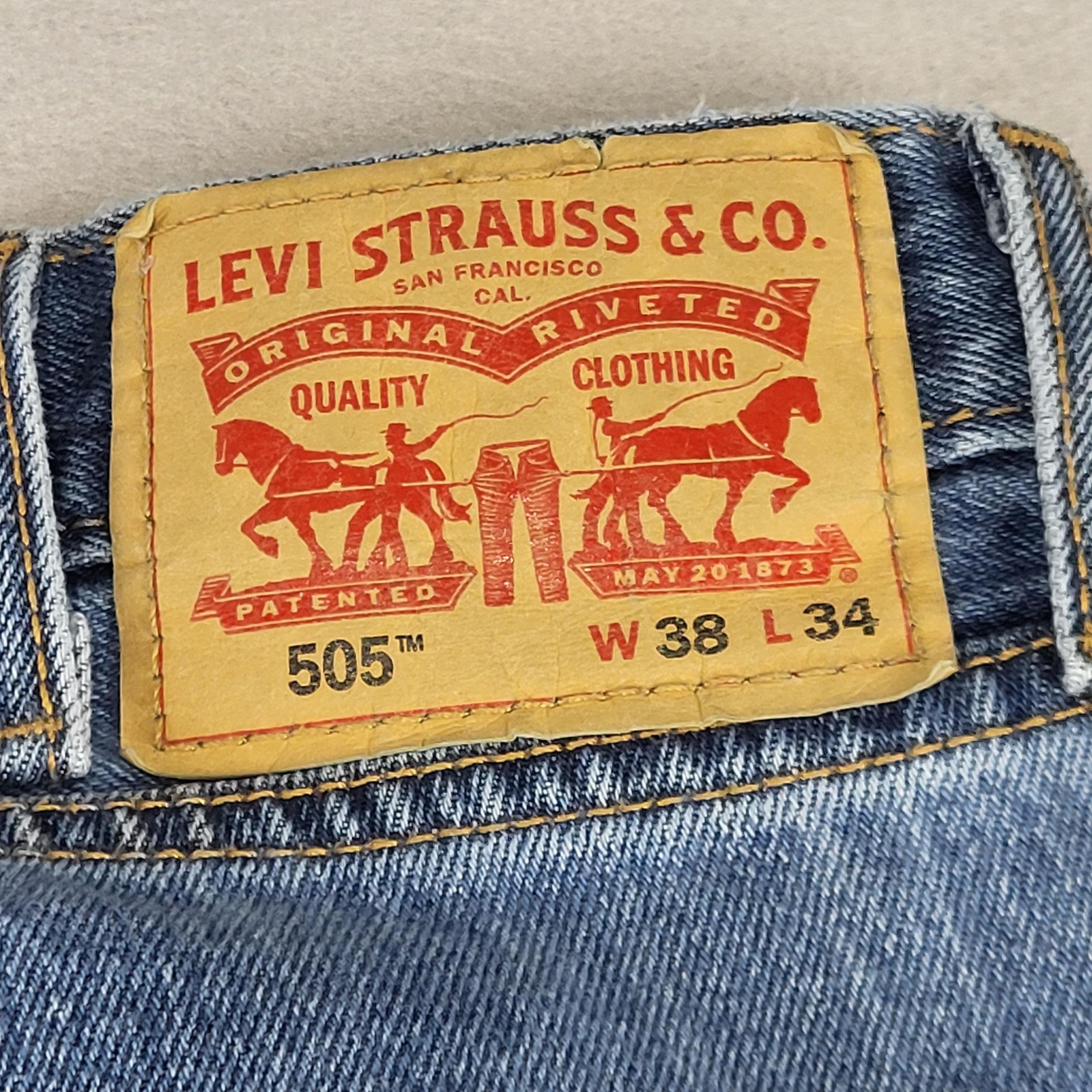 Levis 505 Jeans Mens 38x33 Blue Medium Wash Straight 100% Cotton Tag 38x34 thumbnail 18