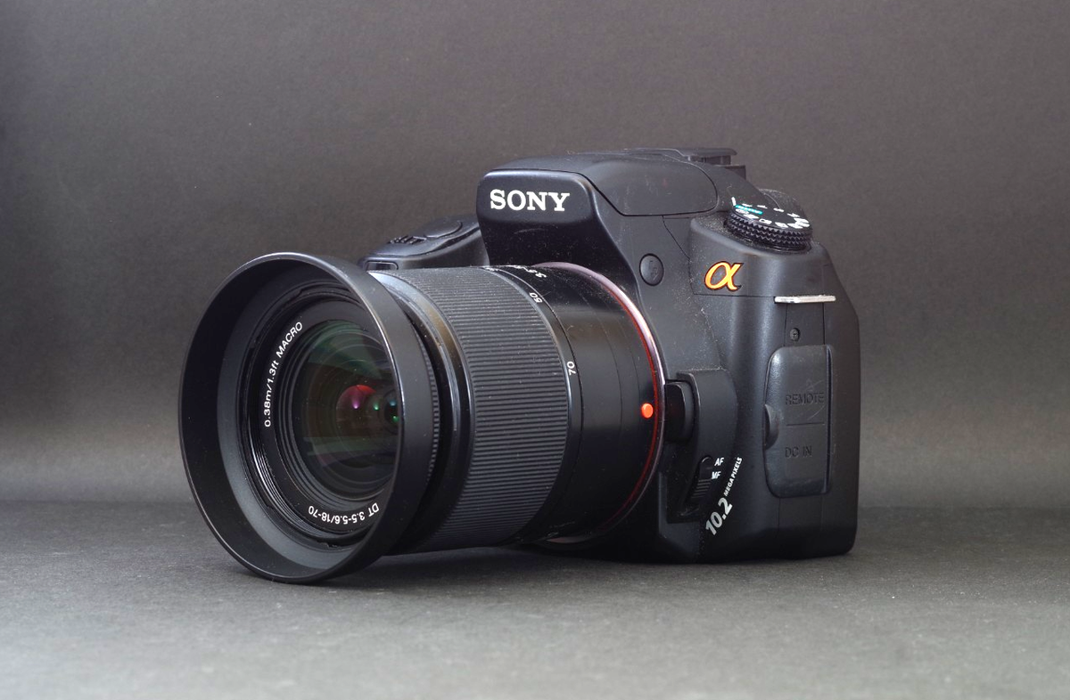 Top Mint】SONY a200 DSLR Camera and DT 18-70mm f/3.5-5.6 Lens From