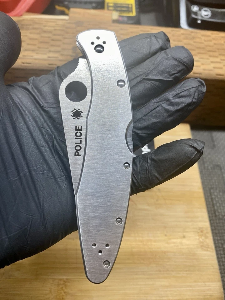 Spyderco-Modelo de Policía-VG 10 Acero-Borde Liso-C07-Bloqueo-LNIB-Tierra Hueca Foto 4 de 4