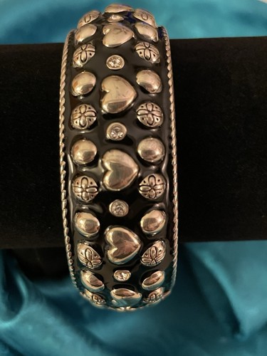 BRIGHTON SILVER PLATED 'ROCKIN HEARTS' Crystal BLACK ENAMEL CUFF BRACELET - Picture 3 of 9