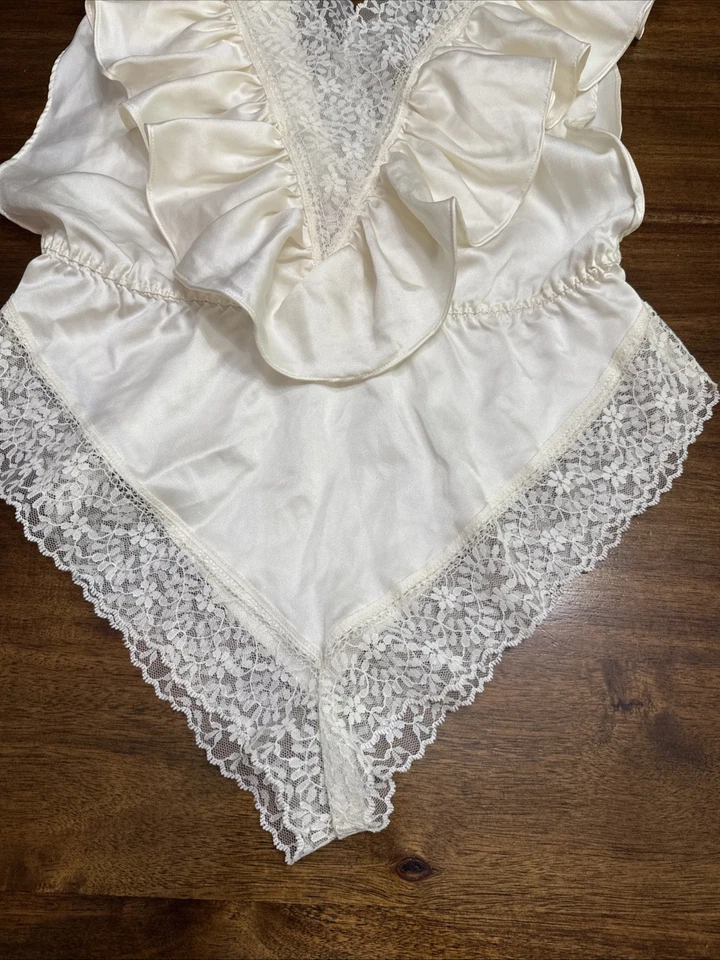 Lencería de encaje blanco y satinado crema de colección Teddy Lily of France ropa de dormir talla M EE. UU. Foto 3 de 4