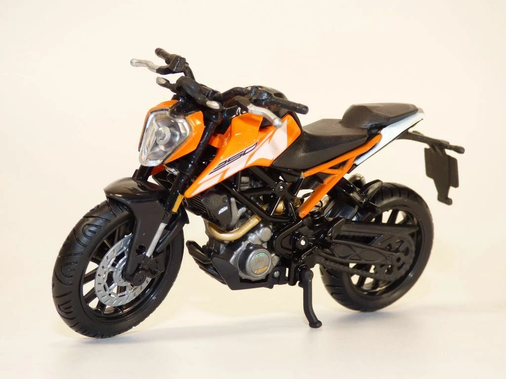 Moto KTM 250 DUKE 1/18