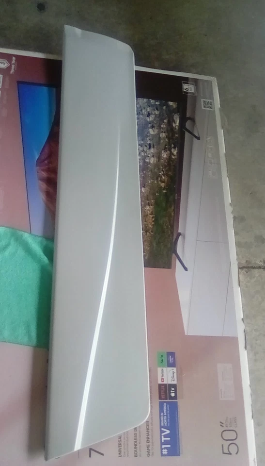 1991-1999 Mitsubishi 3000GT Right Door Molding/Cladding (White Pearl) - Image 2 of 4