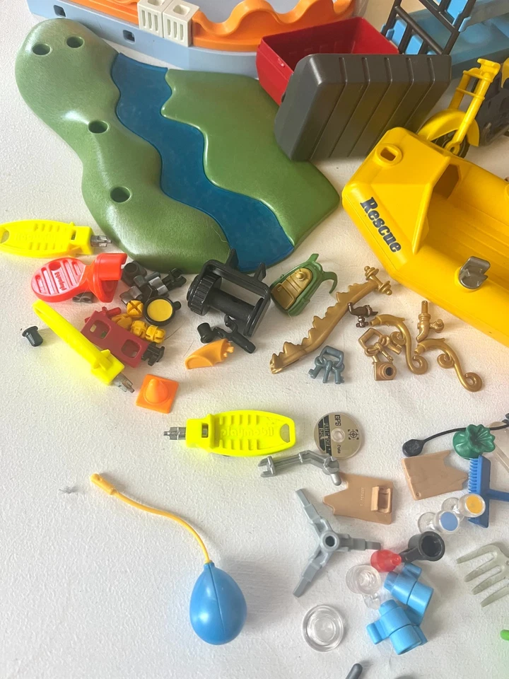 Gros Lot de jouets 100 % Playmobil Pièces et Figurines variées Avion Accessoires - Photo 4/4