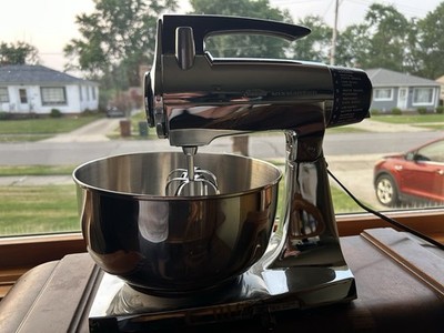 Vtg Chrome 12 Speed Sunbeam Mixmaster W/Beaters & 2 Stainless Bowls Works Great!