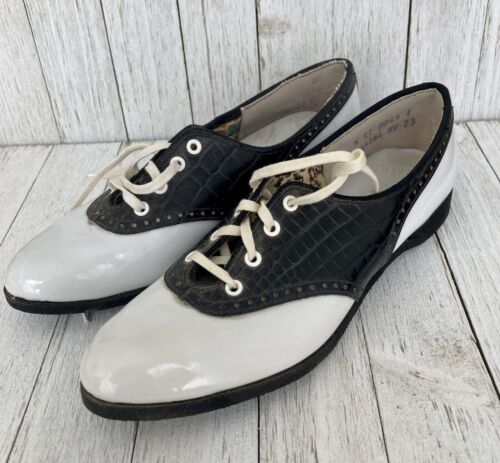 1950s Shoe Styles: Heels, Flats, Sandals, Saddle Shoes