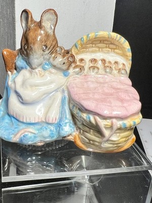 Beatrix Potter's 1951 Hunca Munca  Figurine with her babies Beswick