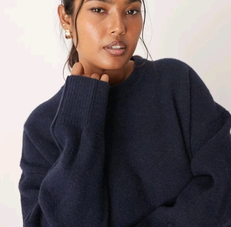 Suéter/detalle dividido lateral talla/2XL cuello redondo cuadrado curvo azul marino de ASOS DESIGN Foto 3 de 4