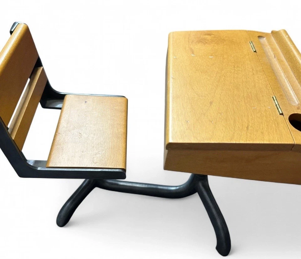 MESA ESCOLAR AMERICAN GIRL MOLLY'S madeira e metal aposentada Pleasant Company - Imagem 4 de 4