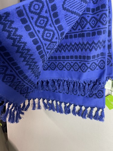 New Vera Bradley Beach Towel Cobalt Blue Aztec Design With Tassles - Picture 6 of 7