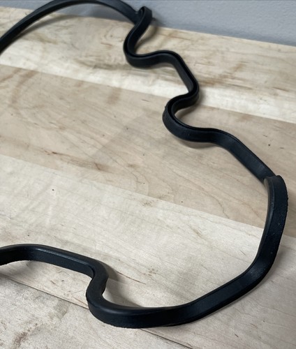 New Old Stock Elring Valve Cover Gasket Part #566.942. - Picture 2 of 8