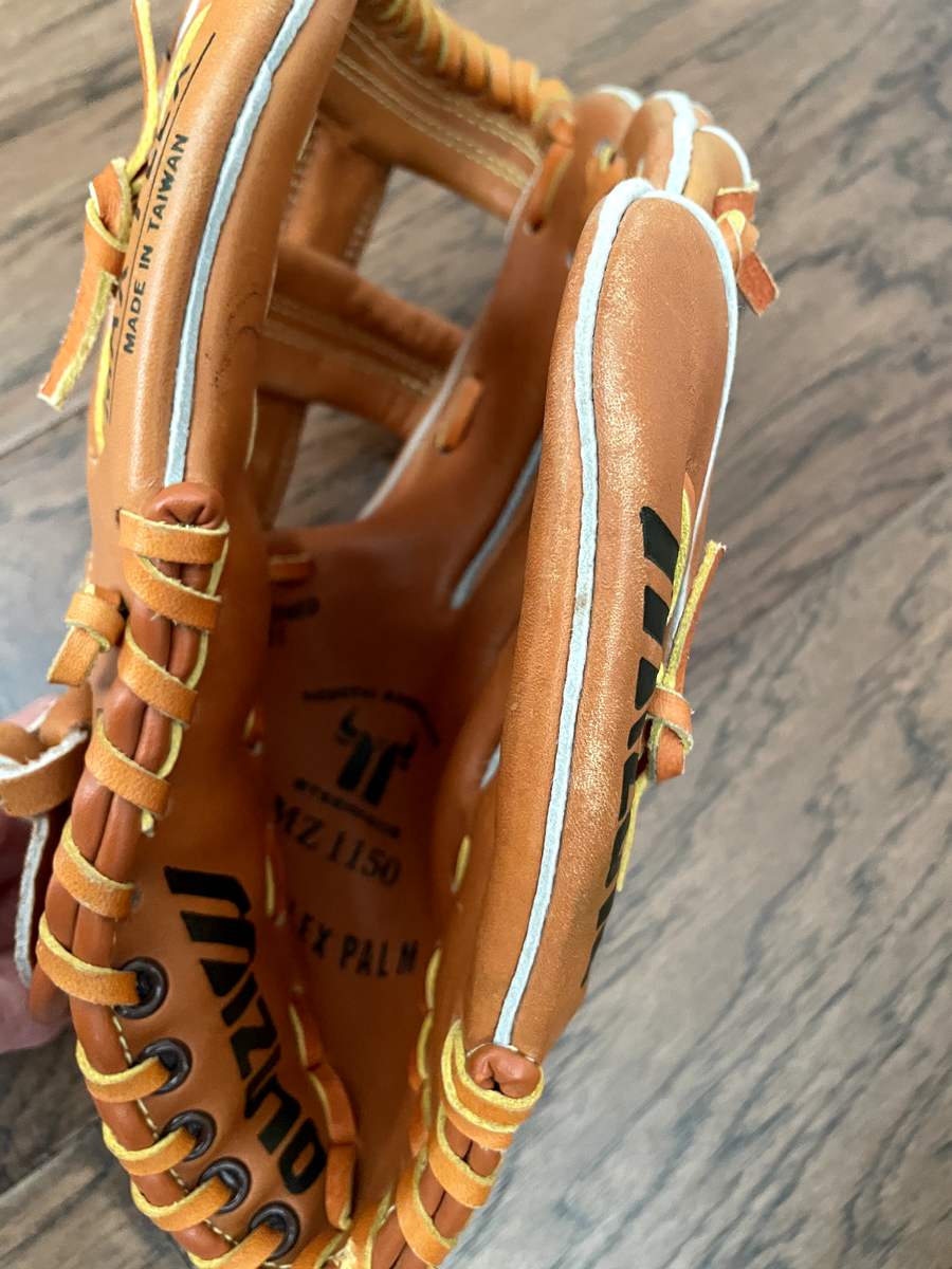 AUTOGRAPHED MIZUNO MZ1150 BASEBALL GLOVE - 1989 U OF FL GATORS