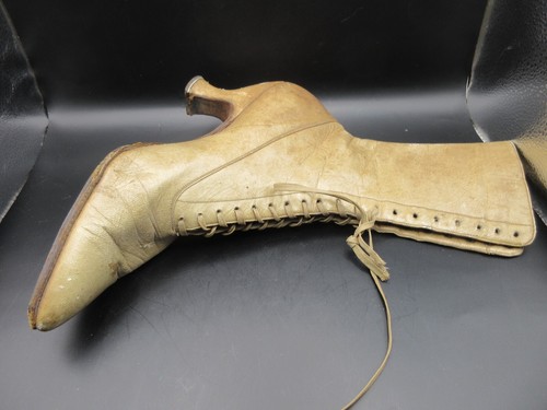 Botas victorianas antiguas de cuero beige con cordones para mujer de los años 1890-1910 decoración castillo - Imagen 7 de 16