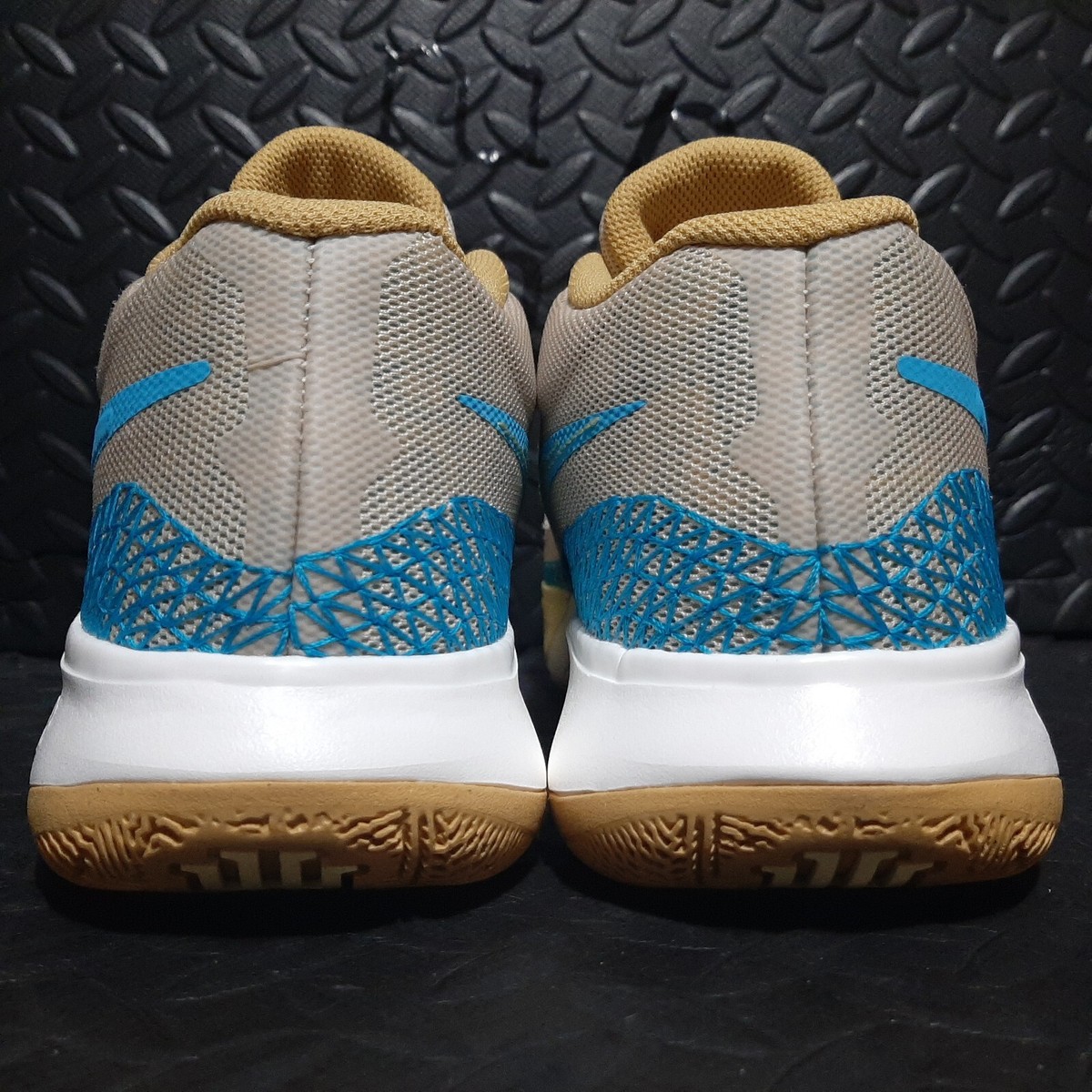 Nike Kyrie Flytrap 6 Sanddrift Blue Lightning Basketball 
