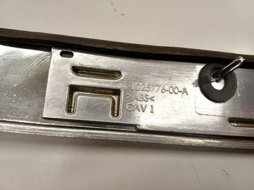 Tesla Model S 2015 Mitte Verkleidung Heckklappe Kofferraumdeckel 1025776-00-A - Bild 2 von 3