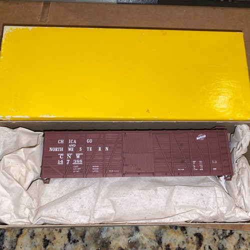 Vagón de carga Accurail HO 4205 Chicago y North Western CNW 40' de madera nuevo en caja | Zustand: New