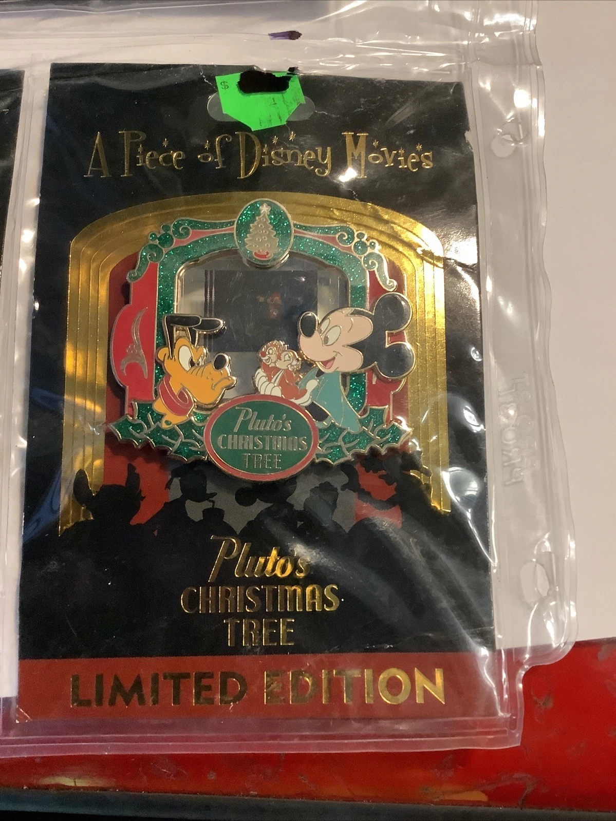 Disney Pluto’s Christmas “A Piece of Movie”Limited Edition Pin Single