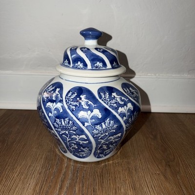Blue & White Flower Design Chinese Porcelain Ginger/Cookie Jar 11  Asian Style 