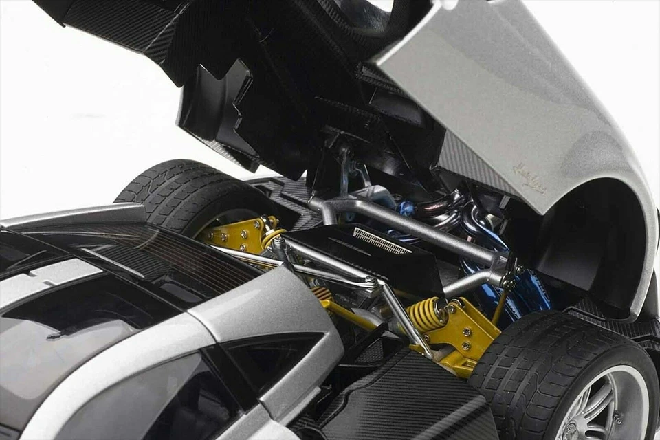 AUTOART 78266 1:18 PAGANI HUAYRA SILVER SUPERCAR DIECAST CAR - Image 4 of 4
