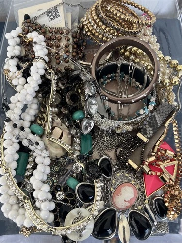 3 lbs Nice Vintage To Now All Wearable Costume Jewelry  Wear Resale Repurpose R7