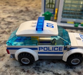 LEGO CITY: Police Station (60047) with all manuals 1minifig is not included