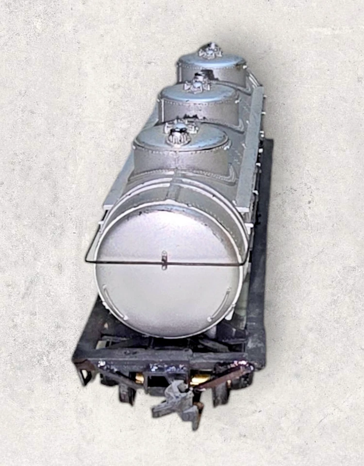 HO Scale Crown C151 Republic Triple Dome Tank Car - Image 2 of 4