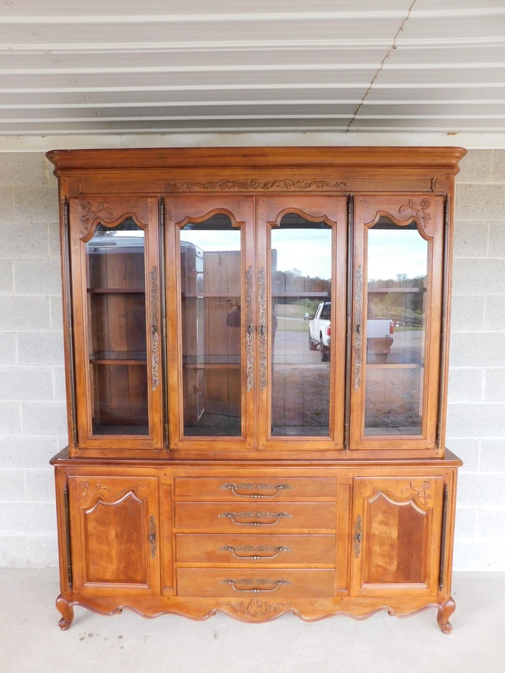 Armario de pared Henredon French Country Pierre Deux nogal iluminado 2 piezas Foto 4 de 4