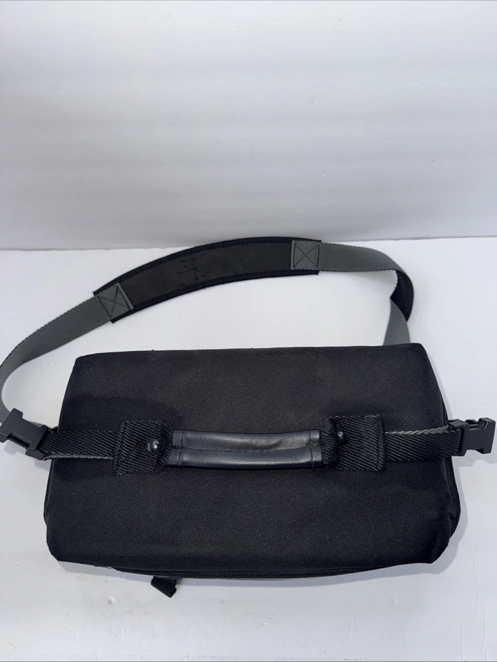 Quantaray Bolso de Hombro Grande de Lona Negra para Cámara Videocámara 12 X 9 X 5 Foto 2 de 4