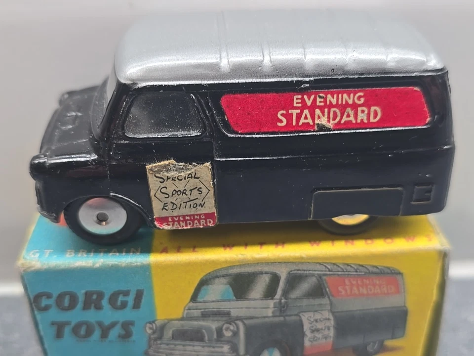 Corgi Toys No.421 Bedford C.A. Furgoneta Evening Standard 12cwt (1960-62) Foto 2 de 4