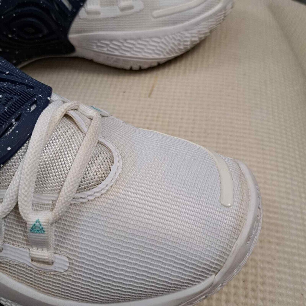 %Size 9.5 Men - Nike Kyrie Low 3 Team White Midnight Navy 2020 CW6228-100 / A 28 Size 9.5 Men - Nike Kyrie Low 3 Team White Midnight Navy  main image 2