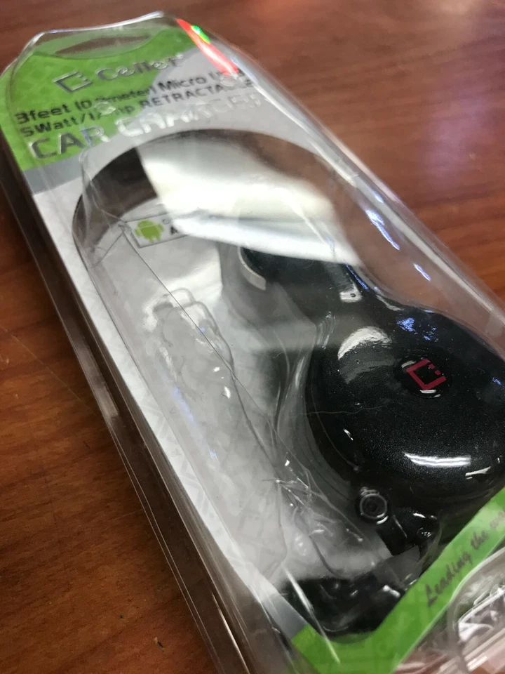 Cellet 10W 2.1A Black Premium Universal Retractable Micro USB Cable Car Charger - Image 3 of 4