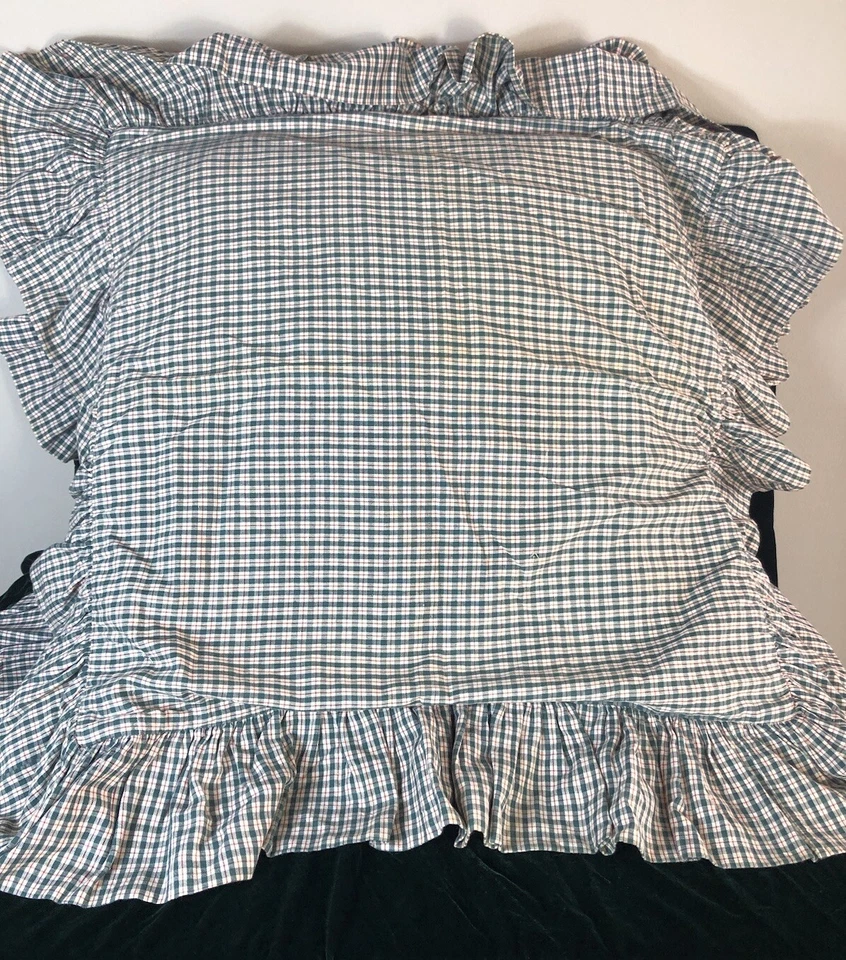 Juego De Colección De Fundas De Almohada Con Volantes Grandes Rojas, Verdes y Marfil Juego De 2, 24 x 24 Foto 4 de 4