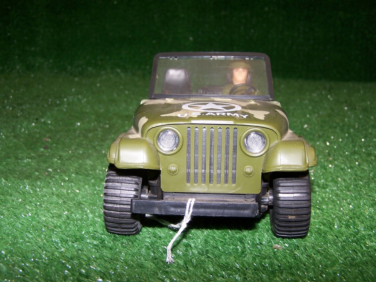 VINTAGE 80s U.S. ARMY MILITARY JEEP 8114 CAMO WITH WORKING