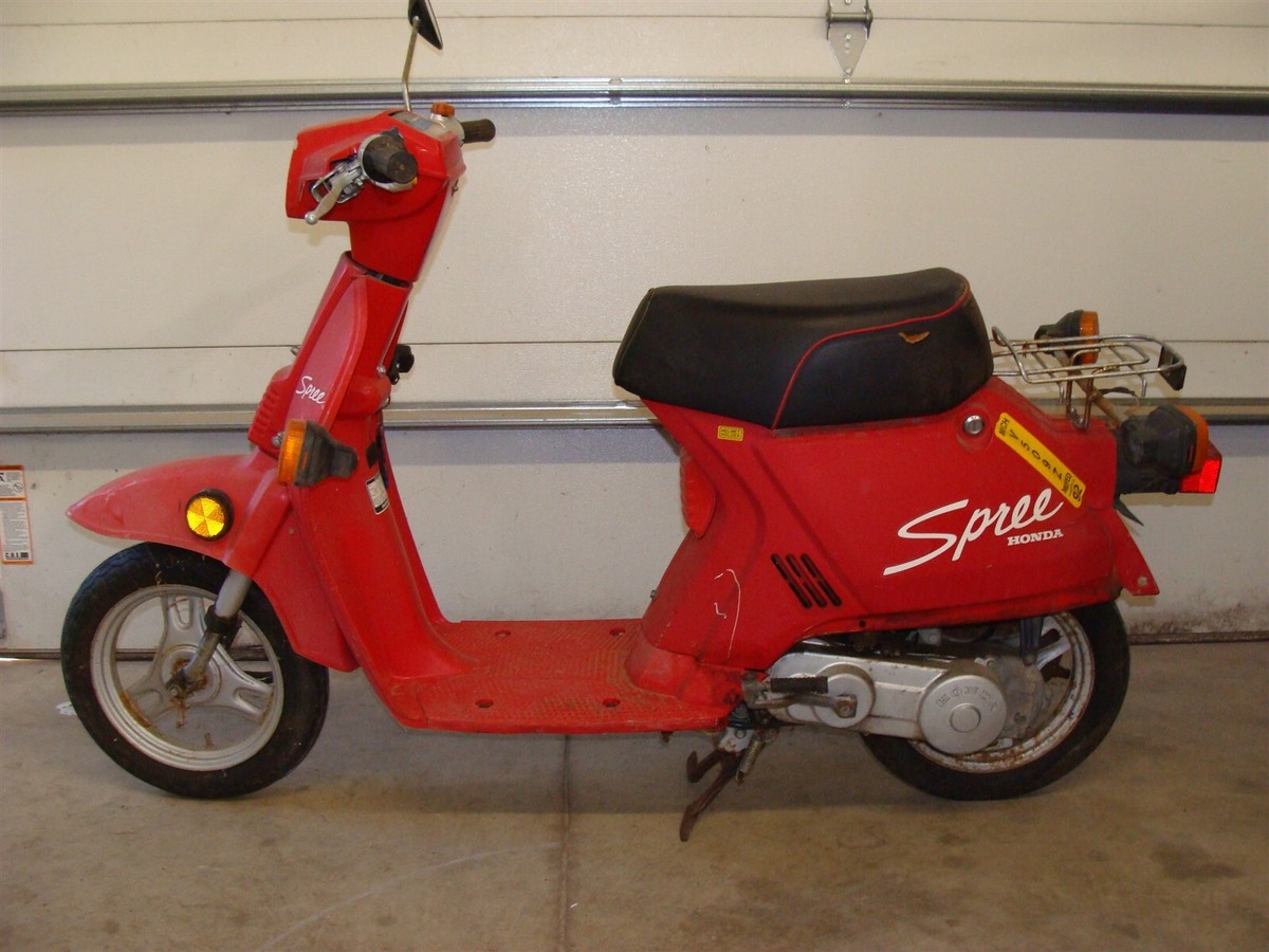 86 HONDA SPREE NQ50 scooter moped 84 85 red plastic oem front