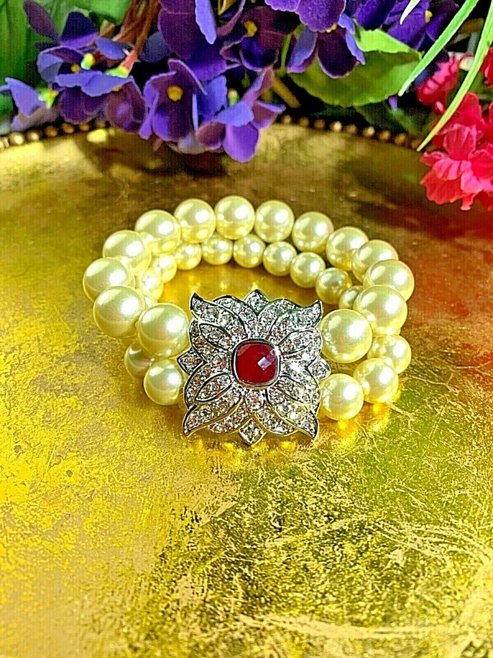 PULSERA DE PERLAS DE DOS HEBRAS TALLA 6-7 con DIJE DE CRISTAL Y RUBÍ SINTÉTICO DE KJL Foto 2 de 4