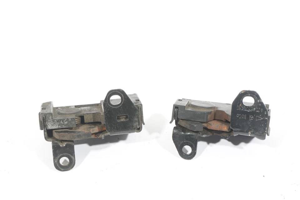 08-11 Juego de 2 unidades de bloqueo de pestillo de capó izquierdo y derecho Mercedes Benz C300 W204 OEM Foto 2 de 4