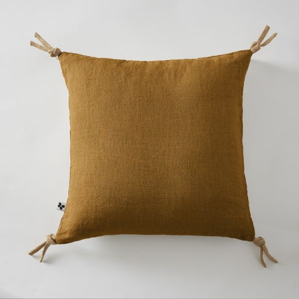 Coussin en lin caramel 45x45 cm idéal pour une ambiance bohème chic