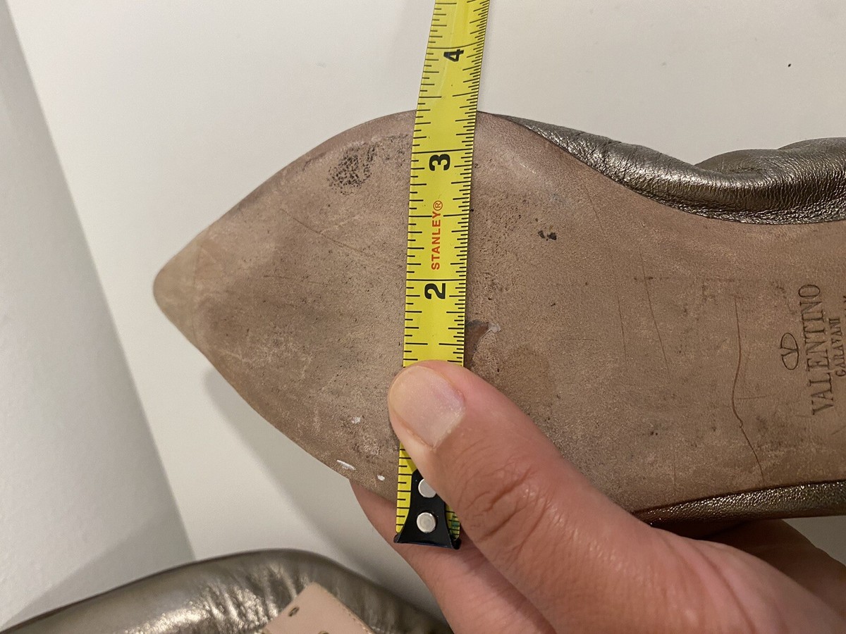 値下げVALENTINO GARAVANI レースパンプス　37.5 Valentino Garavani - Love Latch Metallic Ankle-Wrap Flat