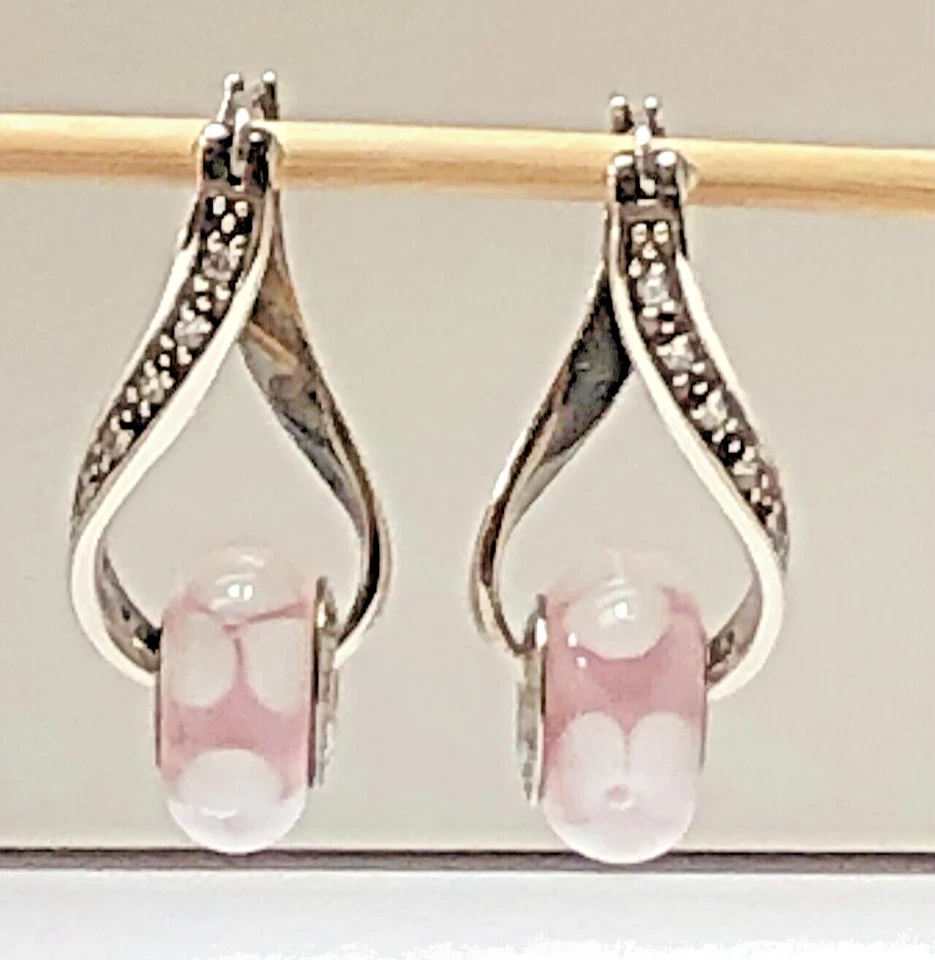 Brincos de argola torcida de prata esterlina pétalas rosa Infinity CZ da CHAMILIA APOSENTADO - Imagem 2 de 4