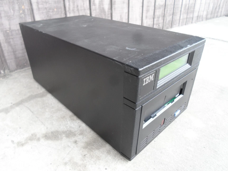 IBM 3580-H11 3580H11 19P3949 Ultrium LTO1 19P3948 SCSI HVD External Tape Drive - Image 4 of 4