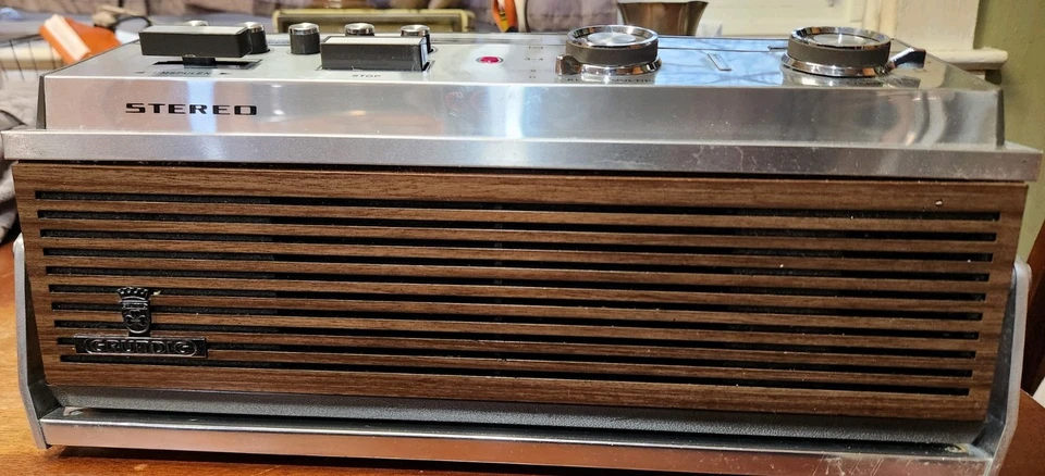 Cubierta de cinta carrete a carrete vintage Grundig TK-245. Estado de funcionamiento.  Foto 3 de 4