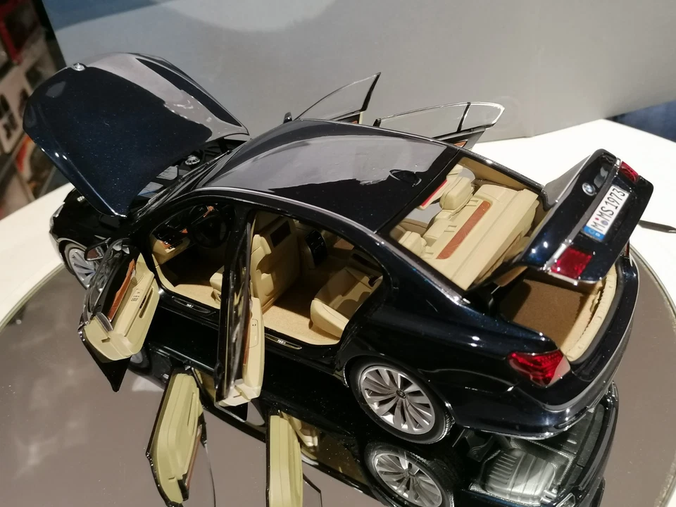 Kyosho 1/18 BMW 750li F02 Long Version Imperial Blue Metallic MINT Box Dealer - Immagine 3 di 4