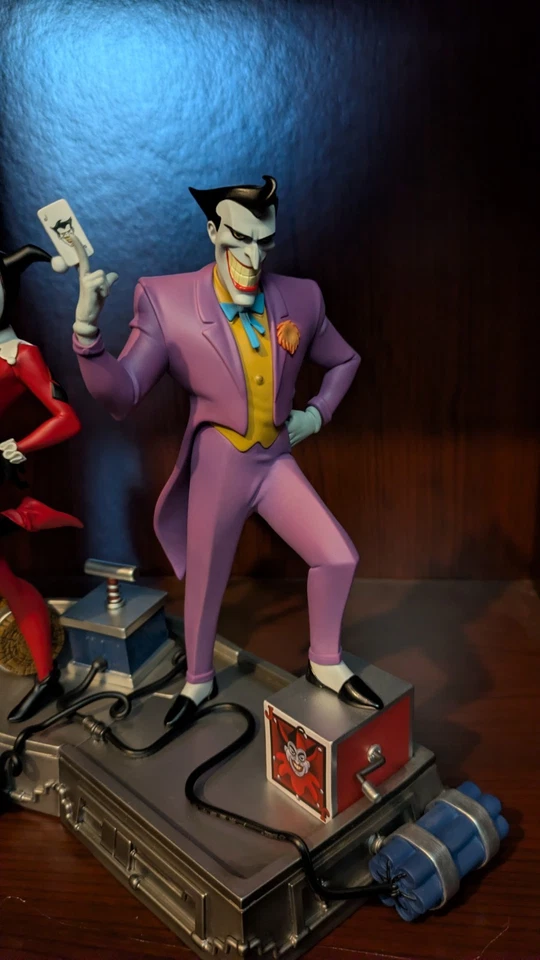 Estátuas Iron Studios Batman série animada Coringa e Harley Quinn escala arte 1/10 - Imagem 2 de 4