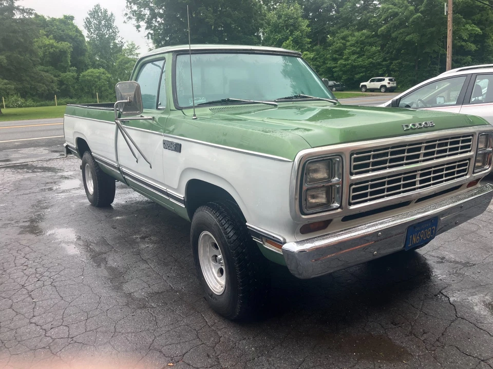 Dodge Power Wagon 1979  Foto 2 de 4