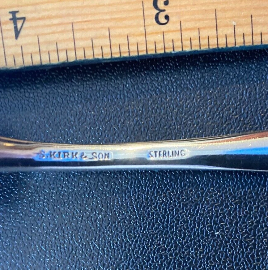 CUCHARA KIRK BERRY PLATA ESTERLINA PRÍMULA SUPER SET ROMPER Foto 2 de 3