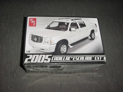 Amt 05 Cadillac Escalade Ext Pickup Model Kit 1 25 Scale Ebay