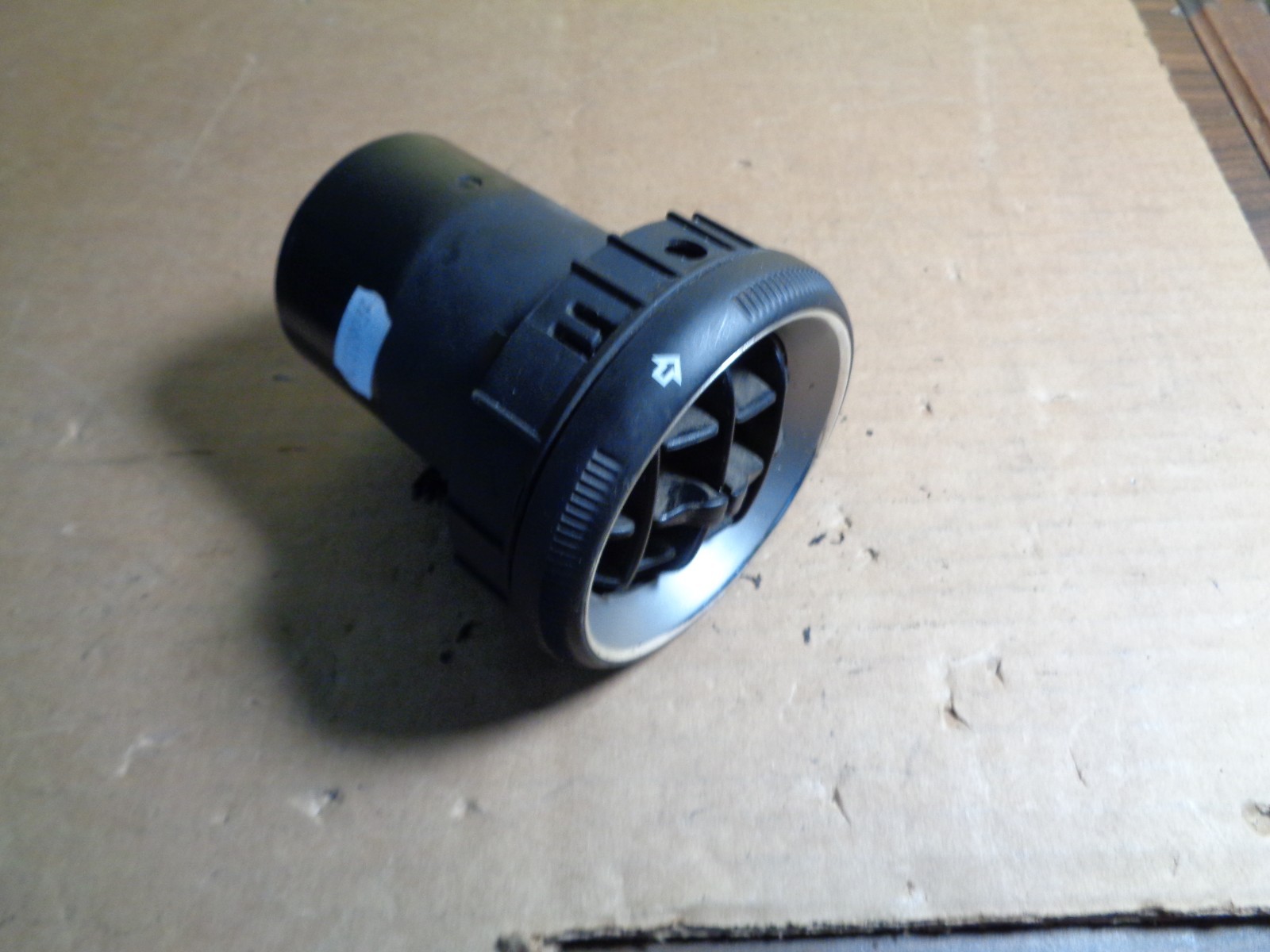 Ferrari 575 - Dash Vent Air Opening - Part 66845100