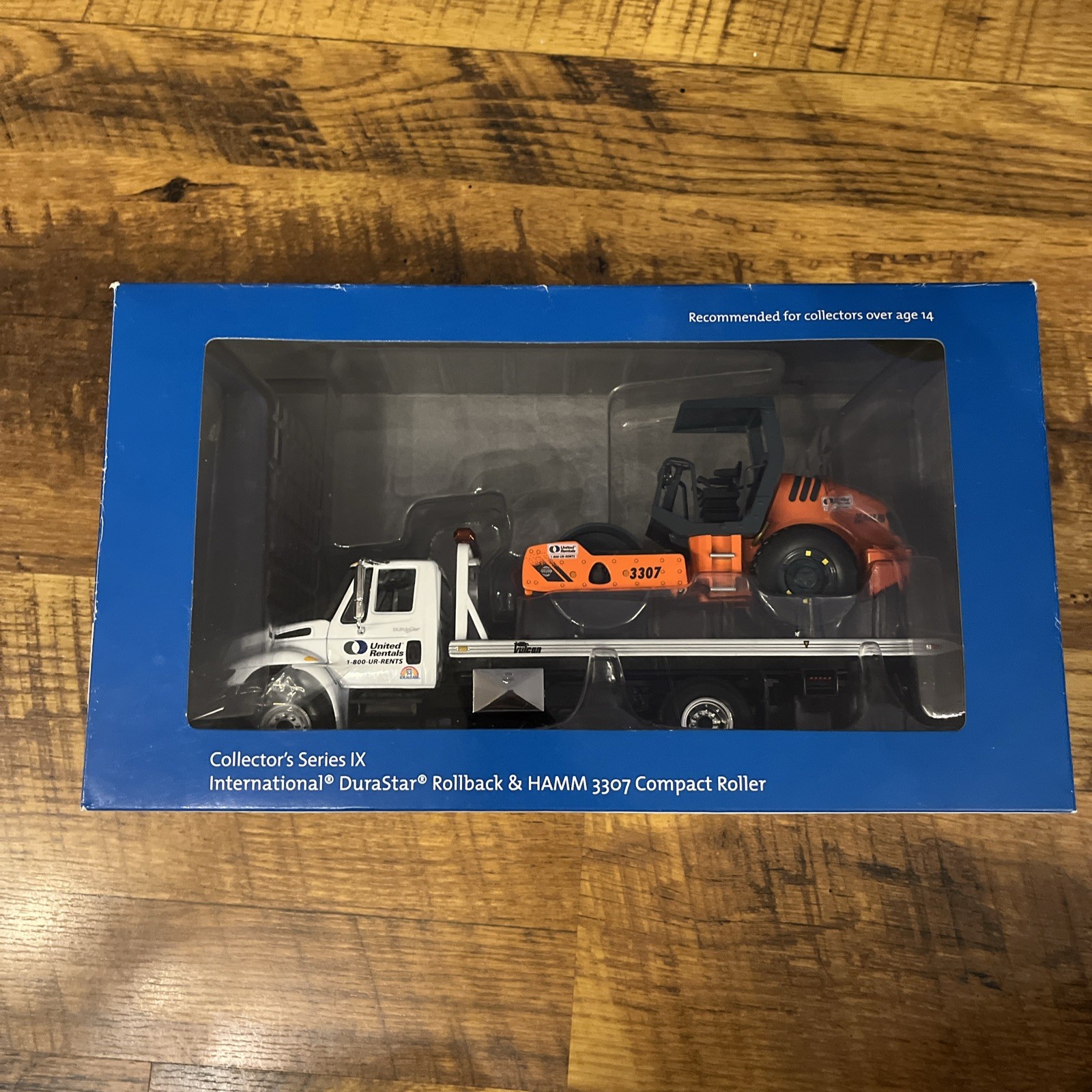 Collector's Series IX International Rollback & HAMM 3307 Compact Roller NIB