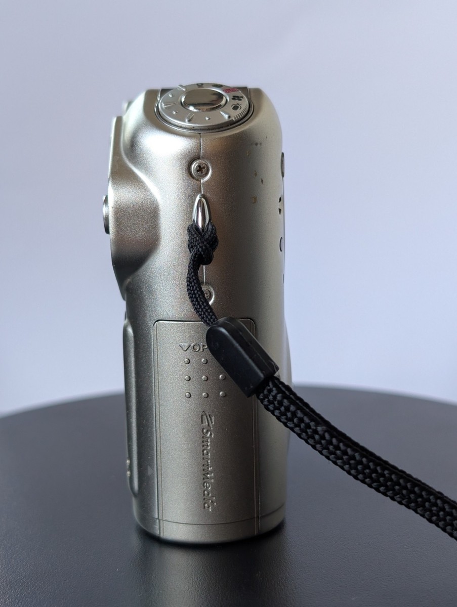 Fujifilm FinePix F Series F601 Zoom 3.1MP Digital Camera