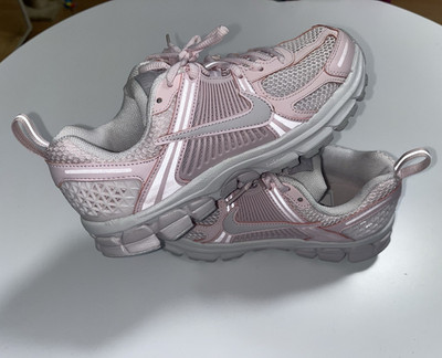 Nike Air Zoom Vomero 5 Damen Sneaker EU 37,5 Rosa/Weiß Mesh Low Top